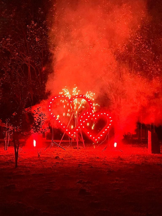 Lichterbild und Feuerwerk für eine Hochzeit
